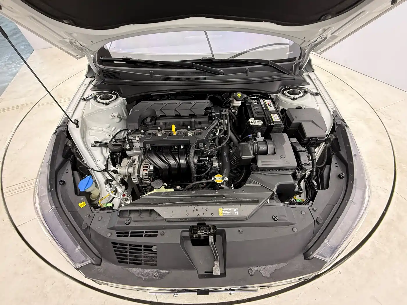 Hyundai Elantra 2021 1.5L CVT LUX Premium Edition фото 20