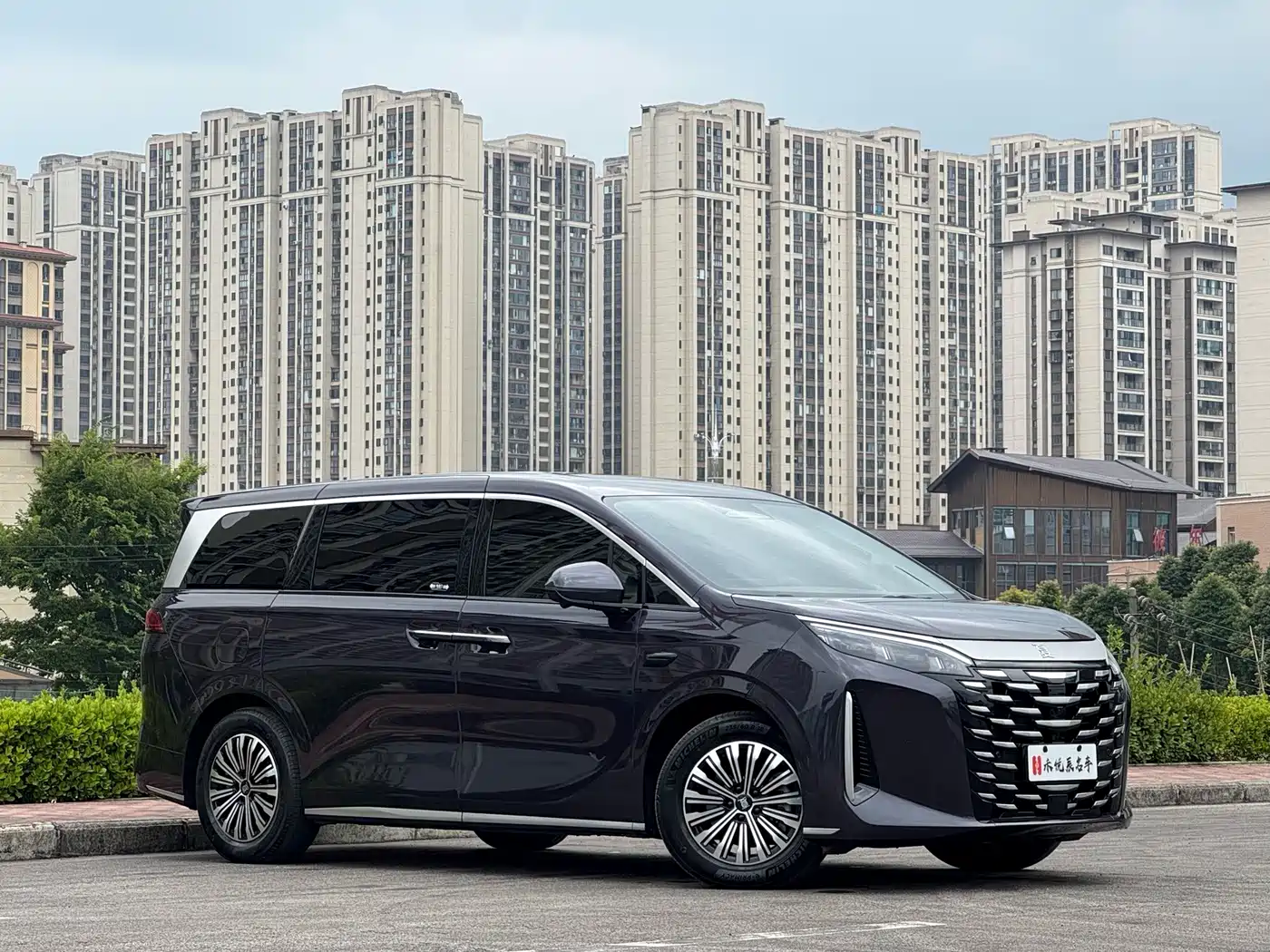 BYD Xia 2025 2025 DM-i 1.5T 180km Surpass Edition