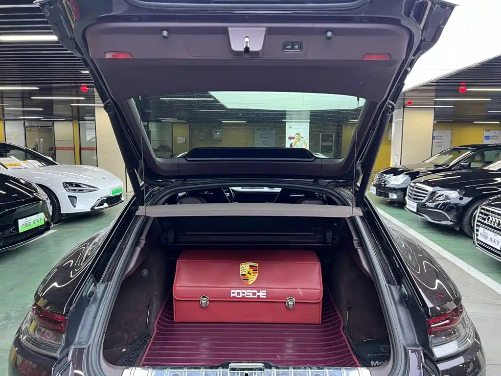 Фото 16 - Porsche Panamera