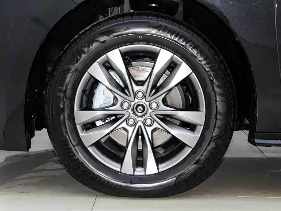 Toyota Sienna 2026 2.5L Hybrid AWD Luxury Edition фото 29