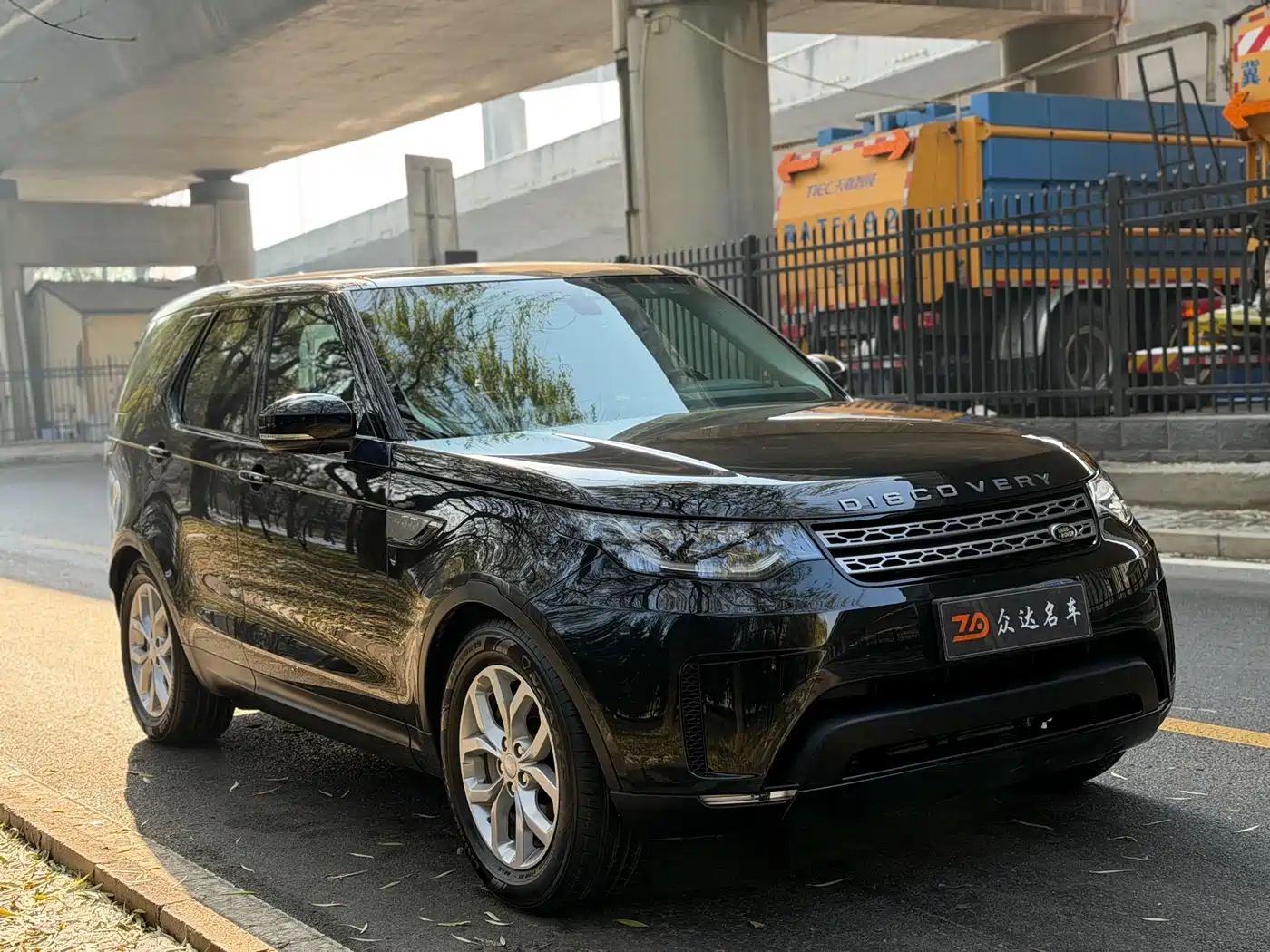 Land Rover Discovery 2017 3.0 SC V6 SE фото 3