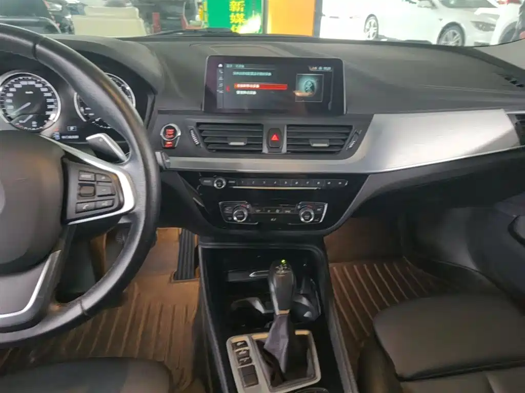 BMW 1 Series 2018 120i Design Package фото 13