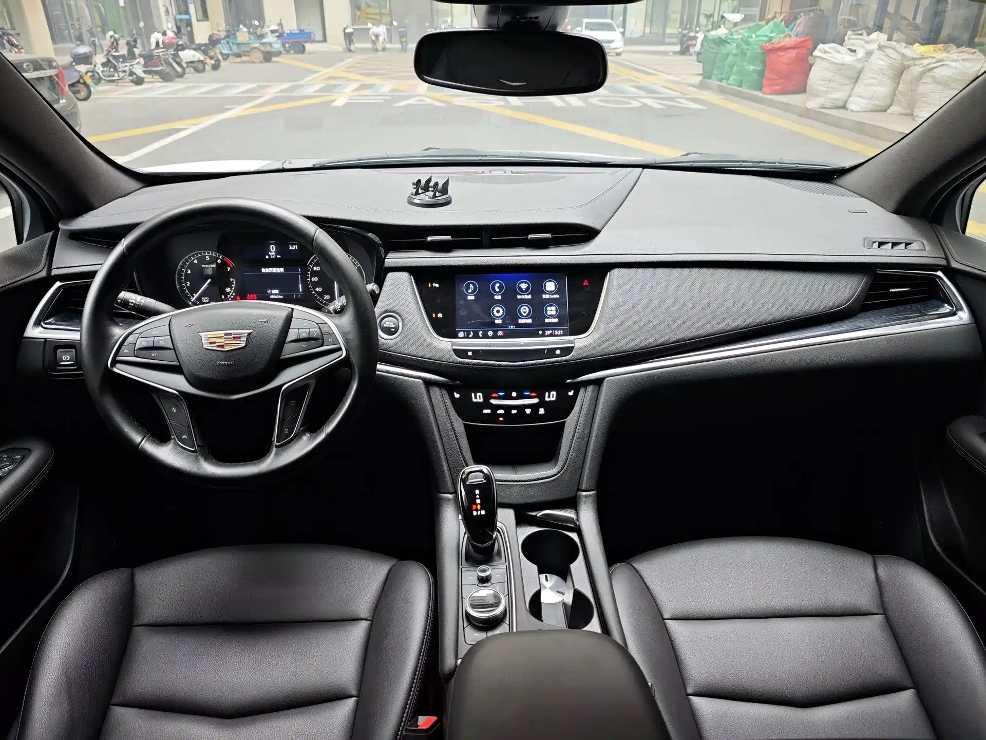 Фото 6 - Cadillac XT5