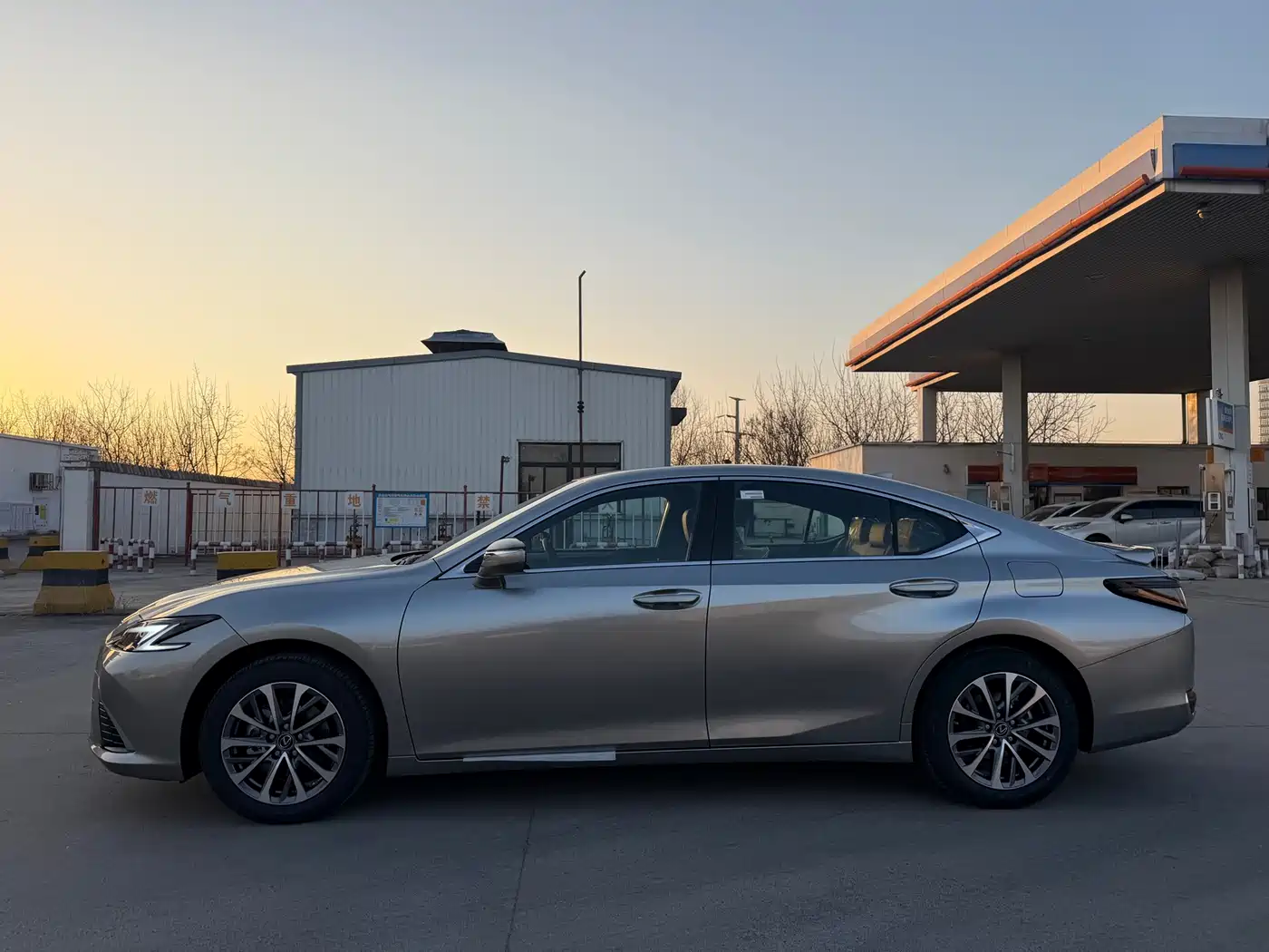 Lexus ES 2025 300h Ultimate Edition фото 5