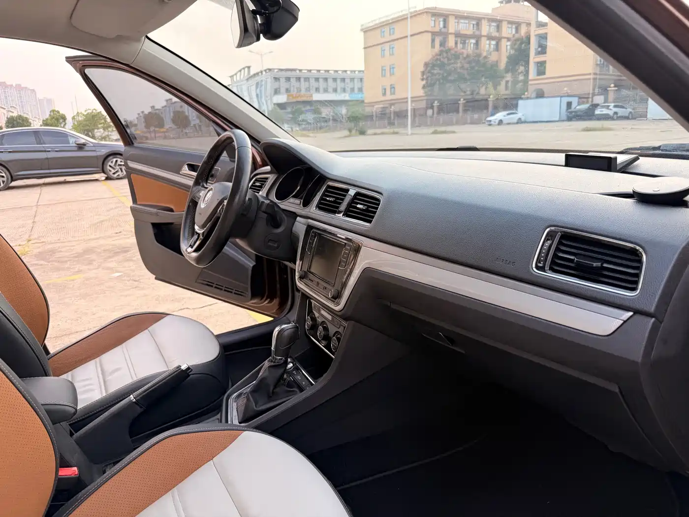 Volkswagen Gran Lavida 2018 2017 230TSI DSG Luxury Edition