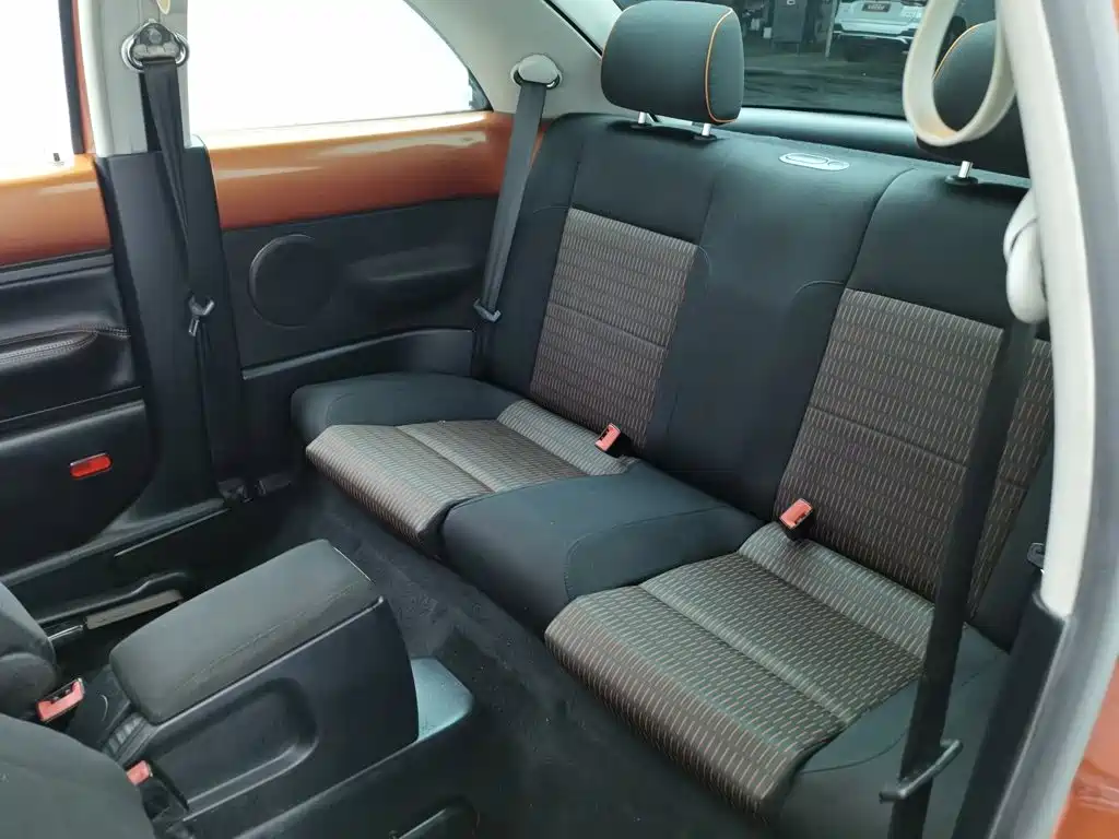 Volkswagen Beetle 2010 2010 Model 2.0 BlackOrange Comfort Edition