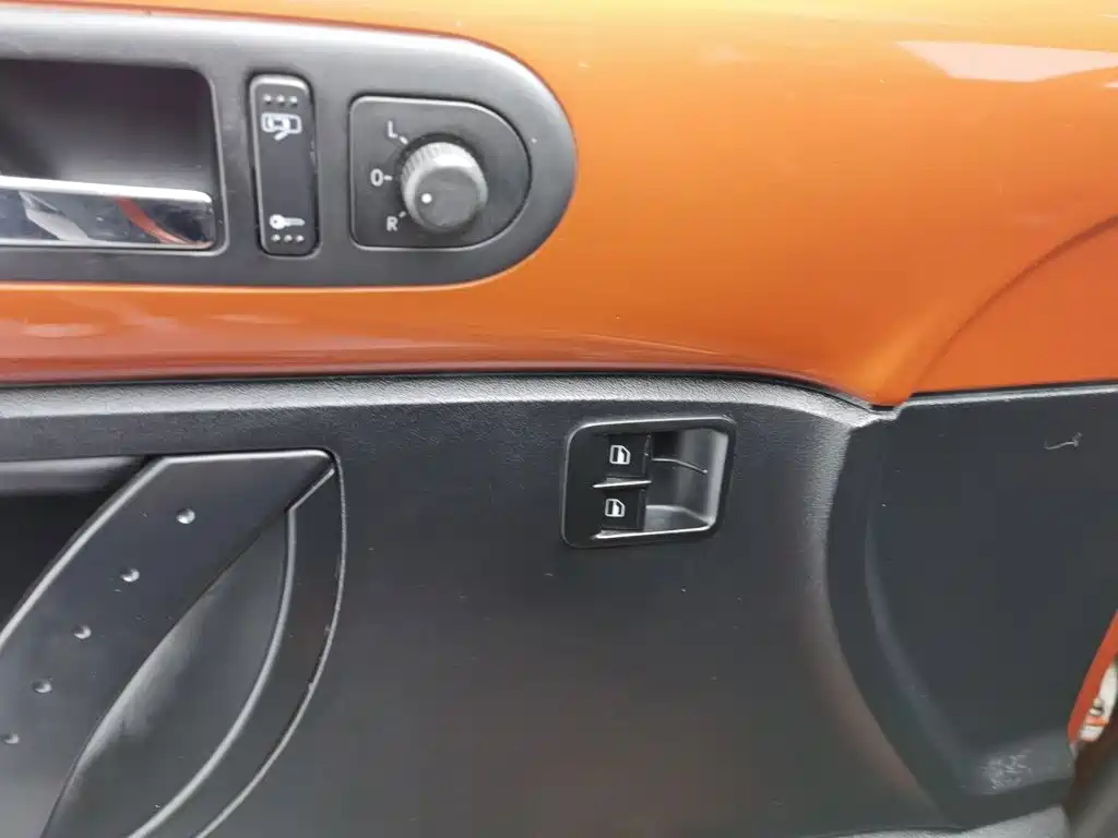 Volkswagen Beetle 2010 2010 Model 2.0 BlackOrange Comfort Edition