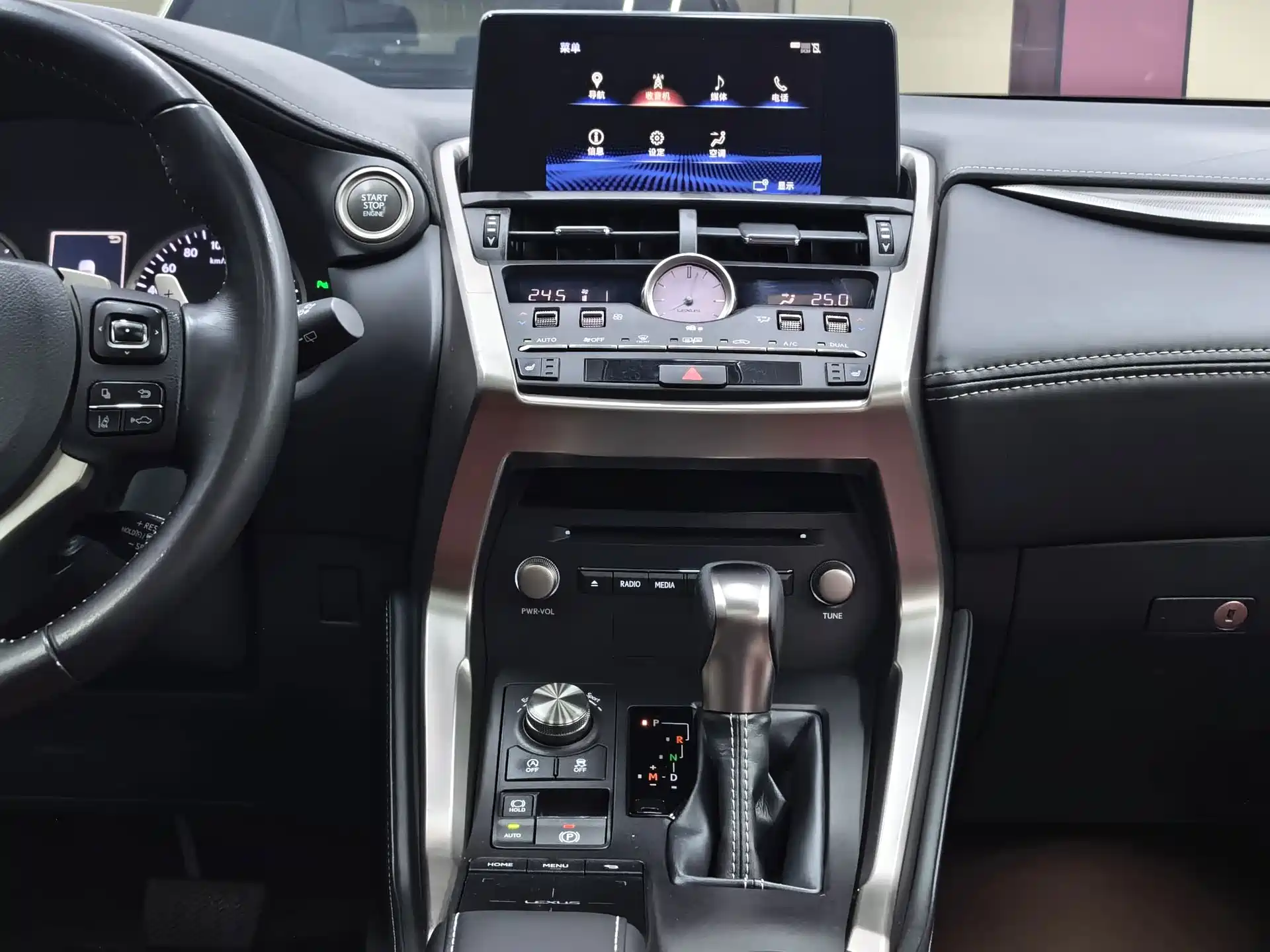 Фото 26 - Lexus NX