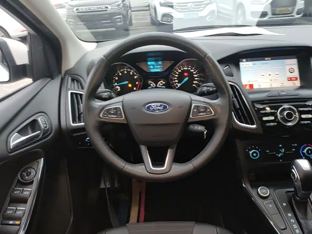 Фото 11 - Ford Focus