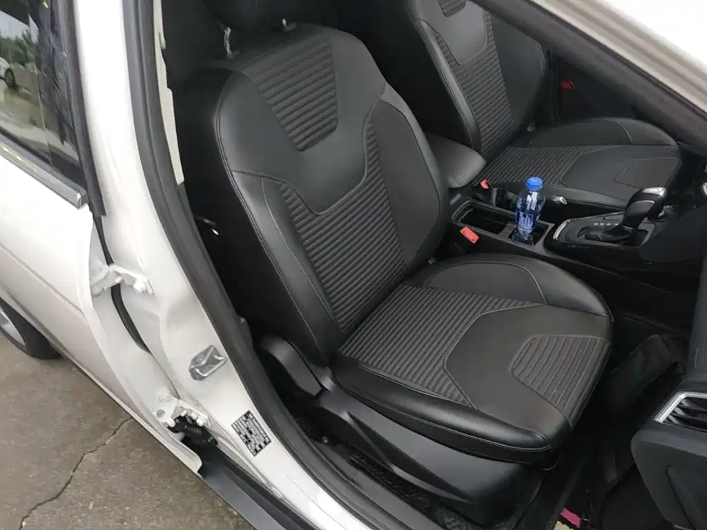 Фото 25 - Ford Focus