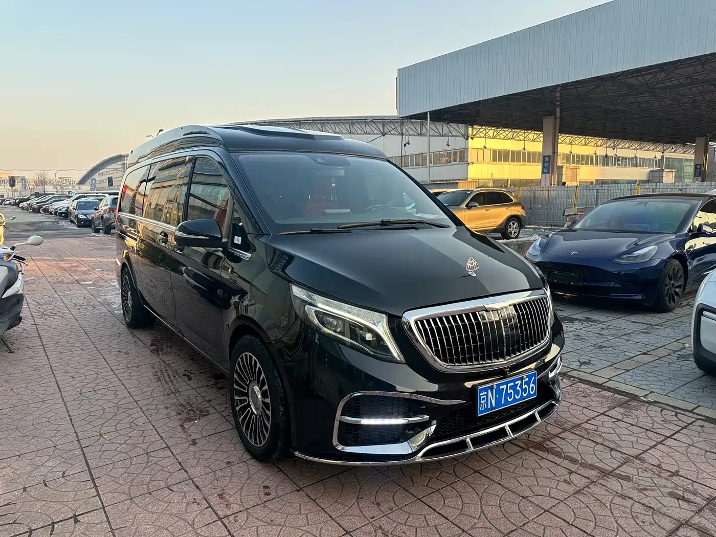 Mercedes-Benz V-Class 2018 V 260 L Premium Long Wheelbase Edition China VI фото 2