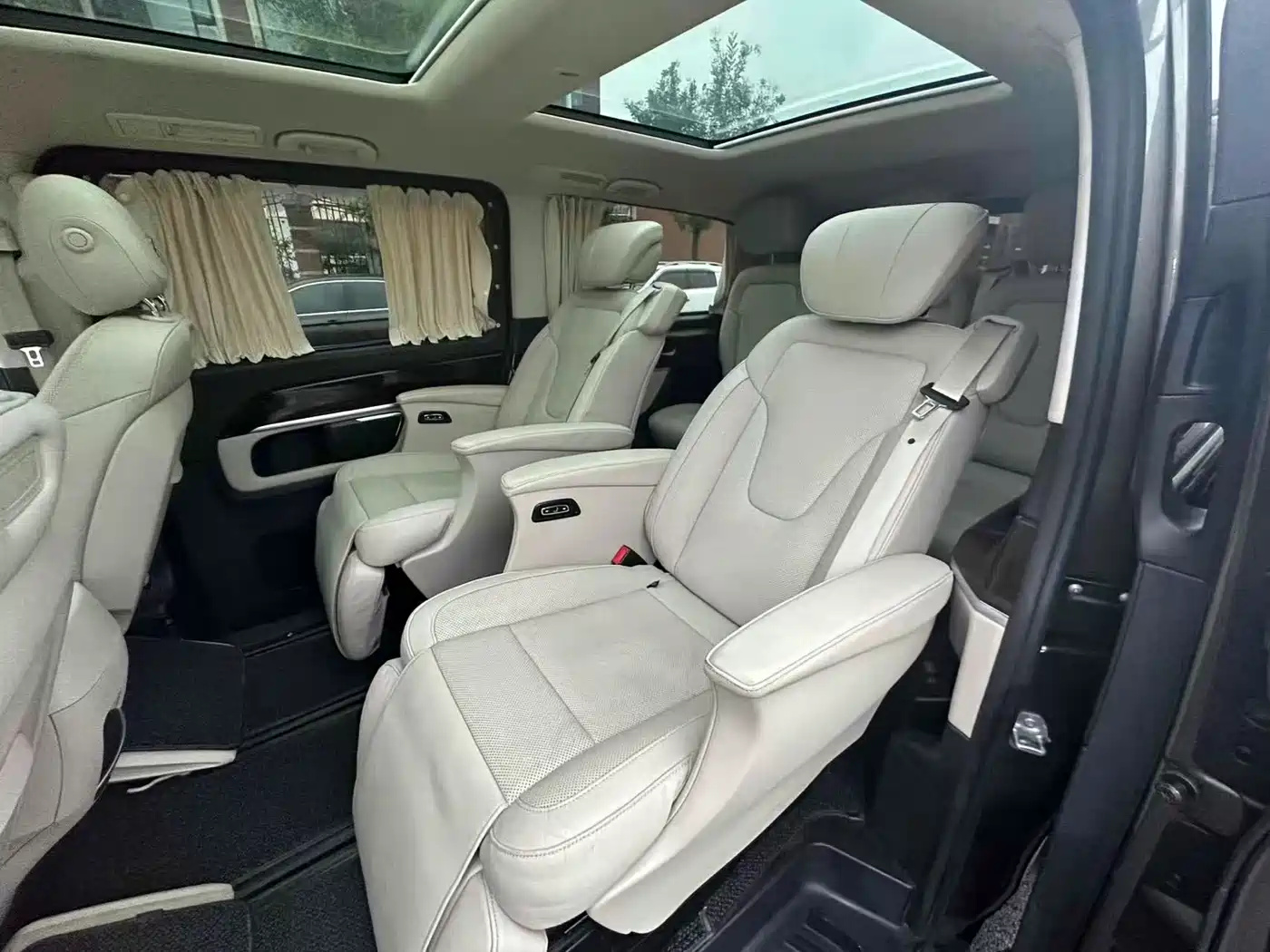 Mercedes-Benz V-Class 2018 V 260 L Premium Long Version China V фото 5