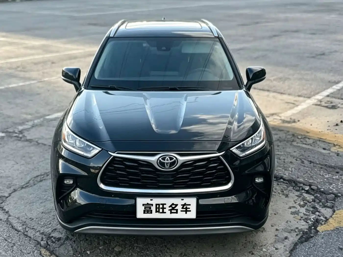 Photo 2 - Toyota Highlander
