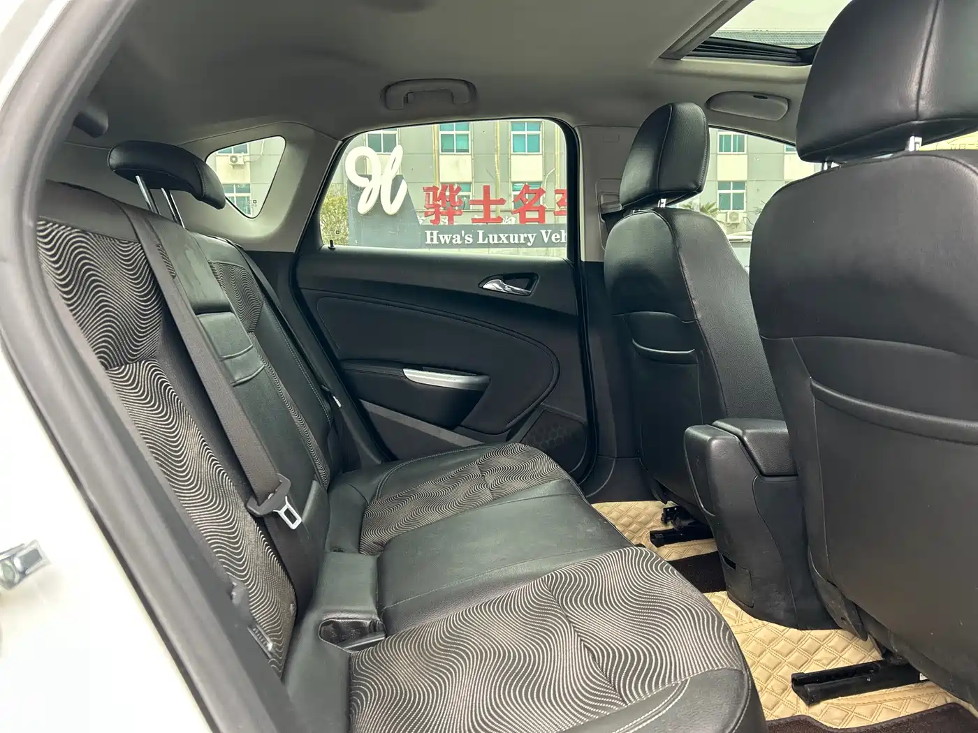 Buick Excelle 2013 Model XT 1.6L Automatic Comfort фото 19