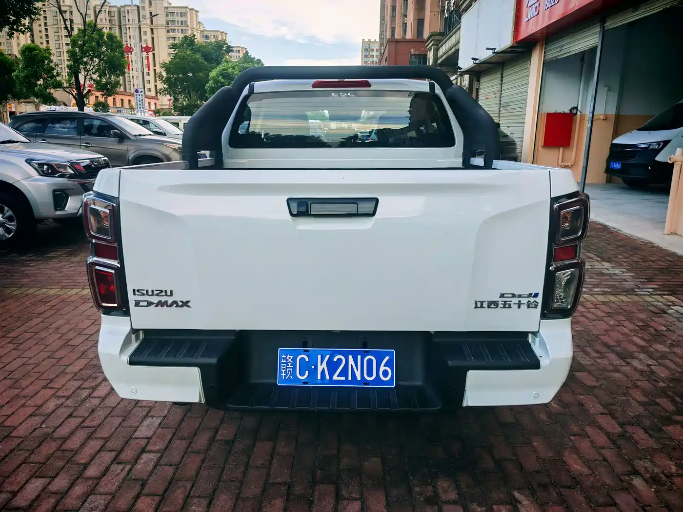 Isuzu D-MAX 2026 2023 1.9T Automatic 4WD V-CROSS Comfort Leader