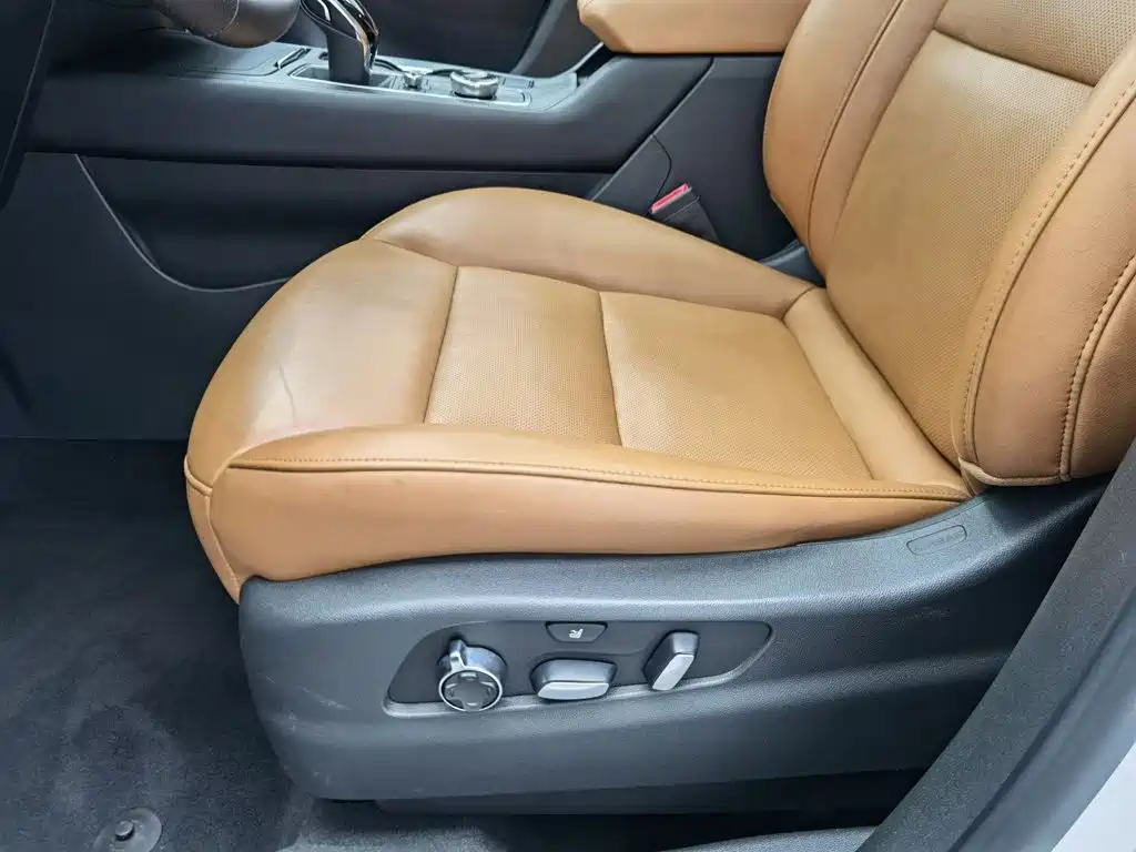 Фото 20 - Cadillac XT4