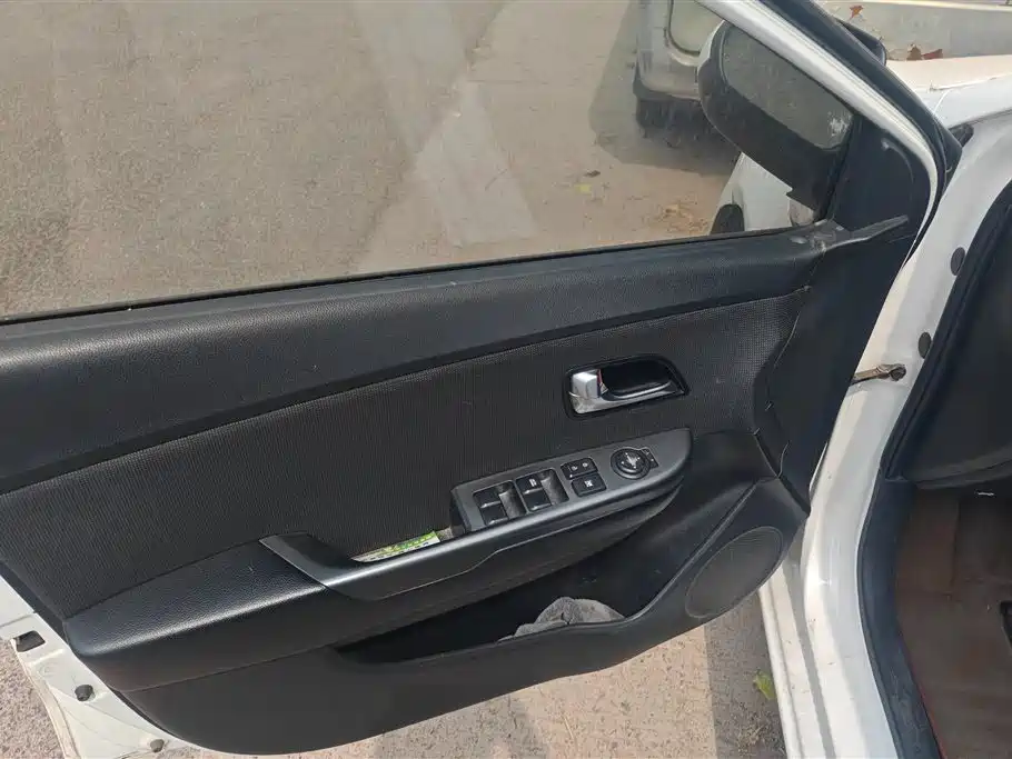 Kia K2 2015 Sedan 1.4L MT GLS фото 7