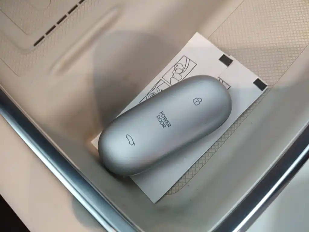 Photo 9 - Li Auto MEGA