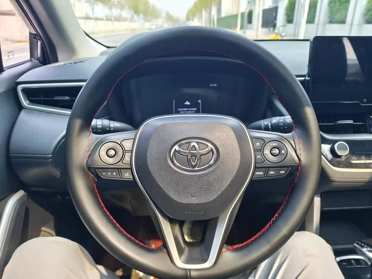 Toyota Frontlander 2024 2.0L CVT Leading Edition фото 14