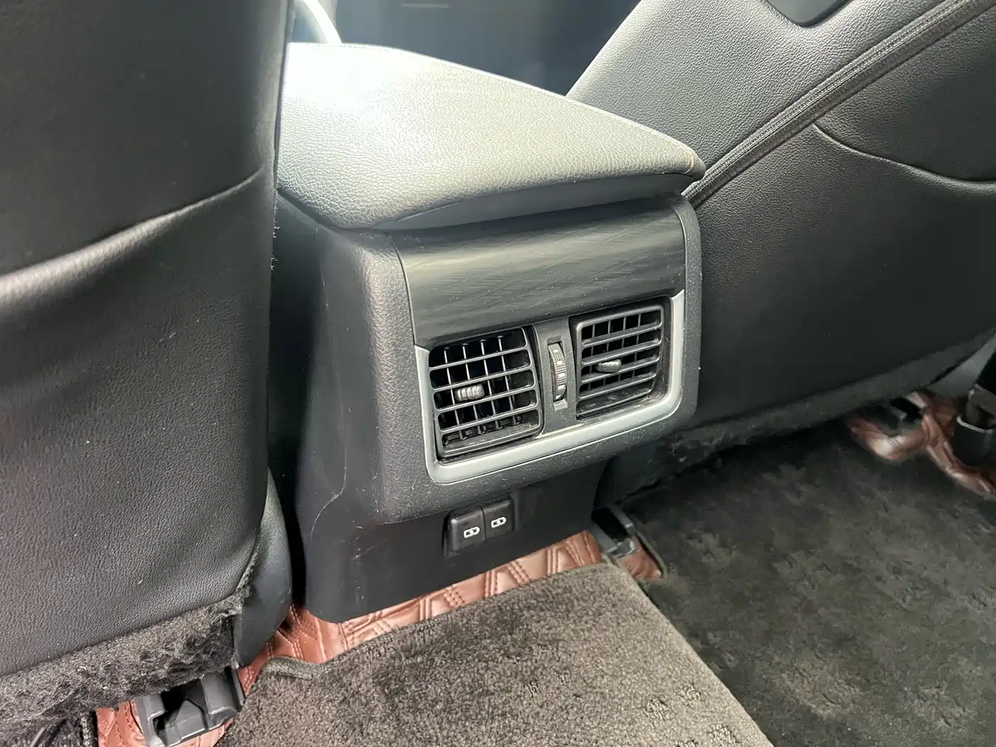 Toyota Camry 2023 Hybrid 2.5HG Luxury Edition фото 10
