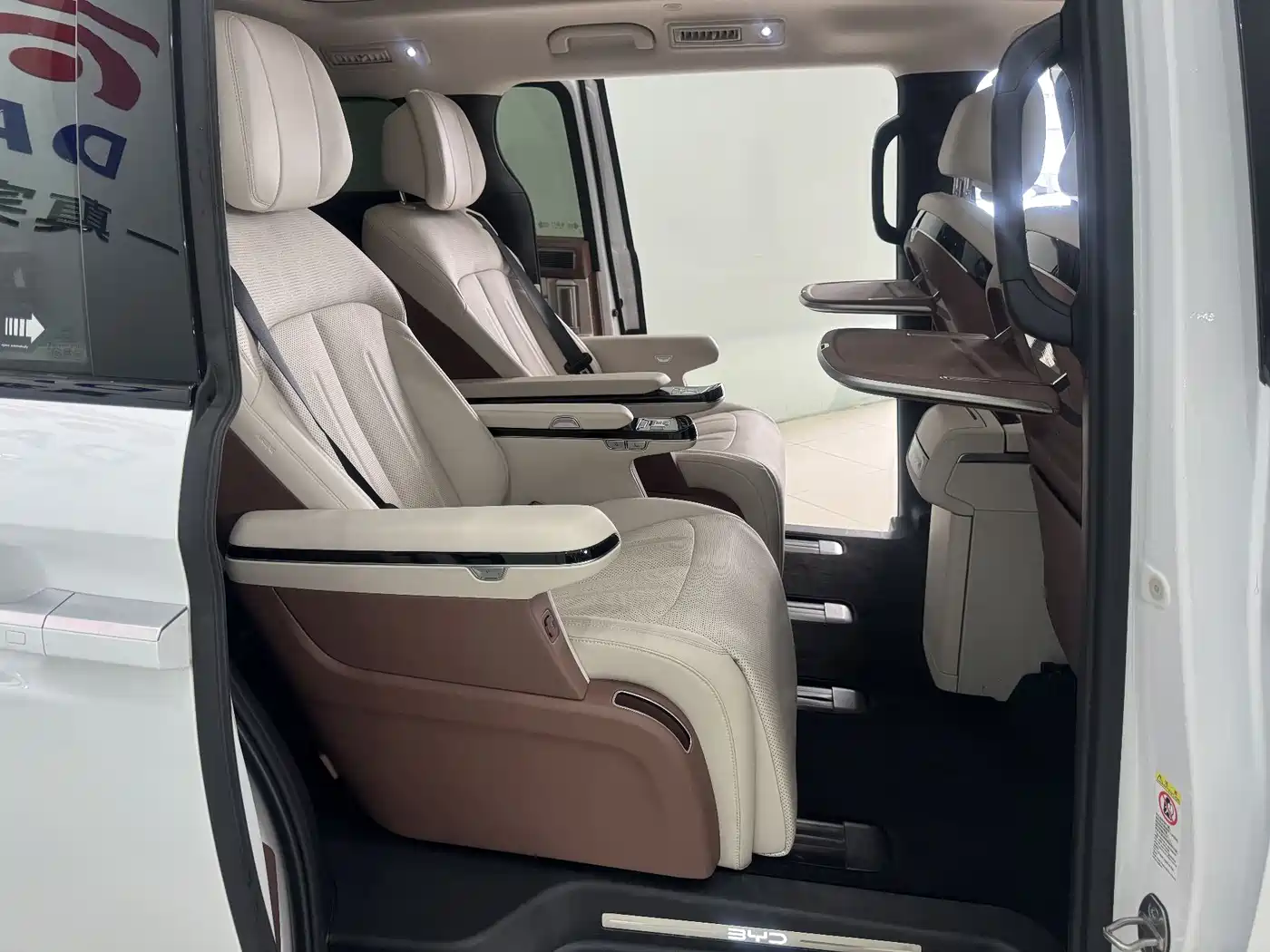 BYD Xia 2025 DM-i 1.5T 180km Surpass Edition фото 11