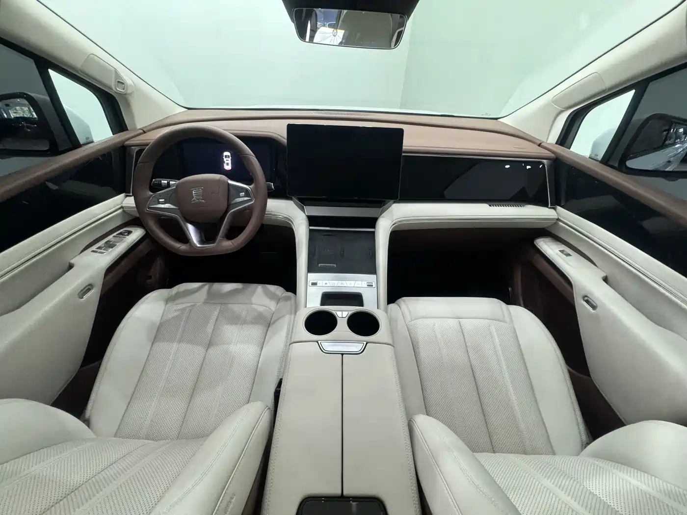 BYD Xia 2025 DM-i 1.5T 180km Surpass Edition фото 4