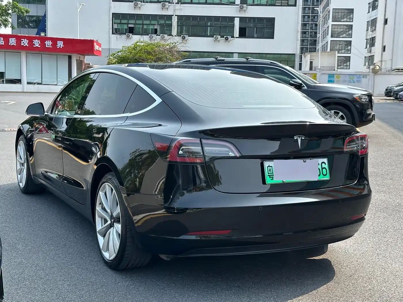 TESLA MODEL 3