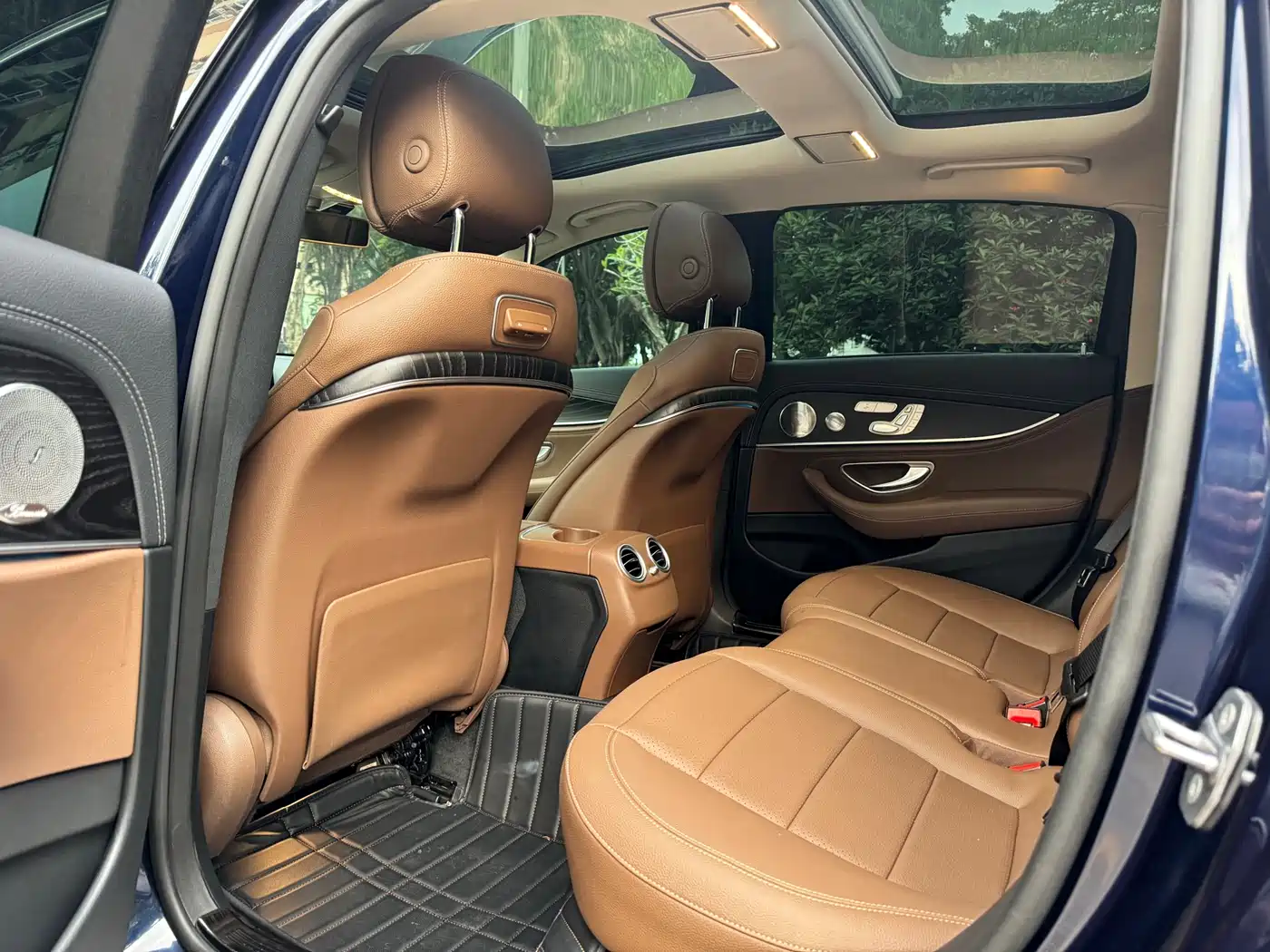 Mercedes-Benz E-Class 2020 E 300 L Sport Luxury Model фото 6