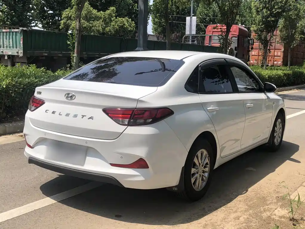 Фото 25 - Hyundai Elantra