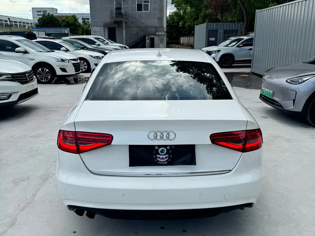 Фото 15 - Audi A4L
