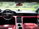 Photo 9 - Porsche Taycan