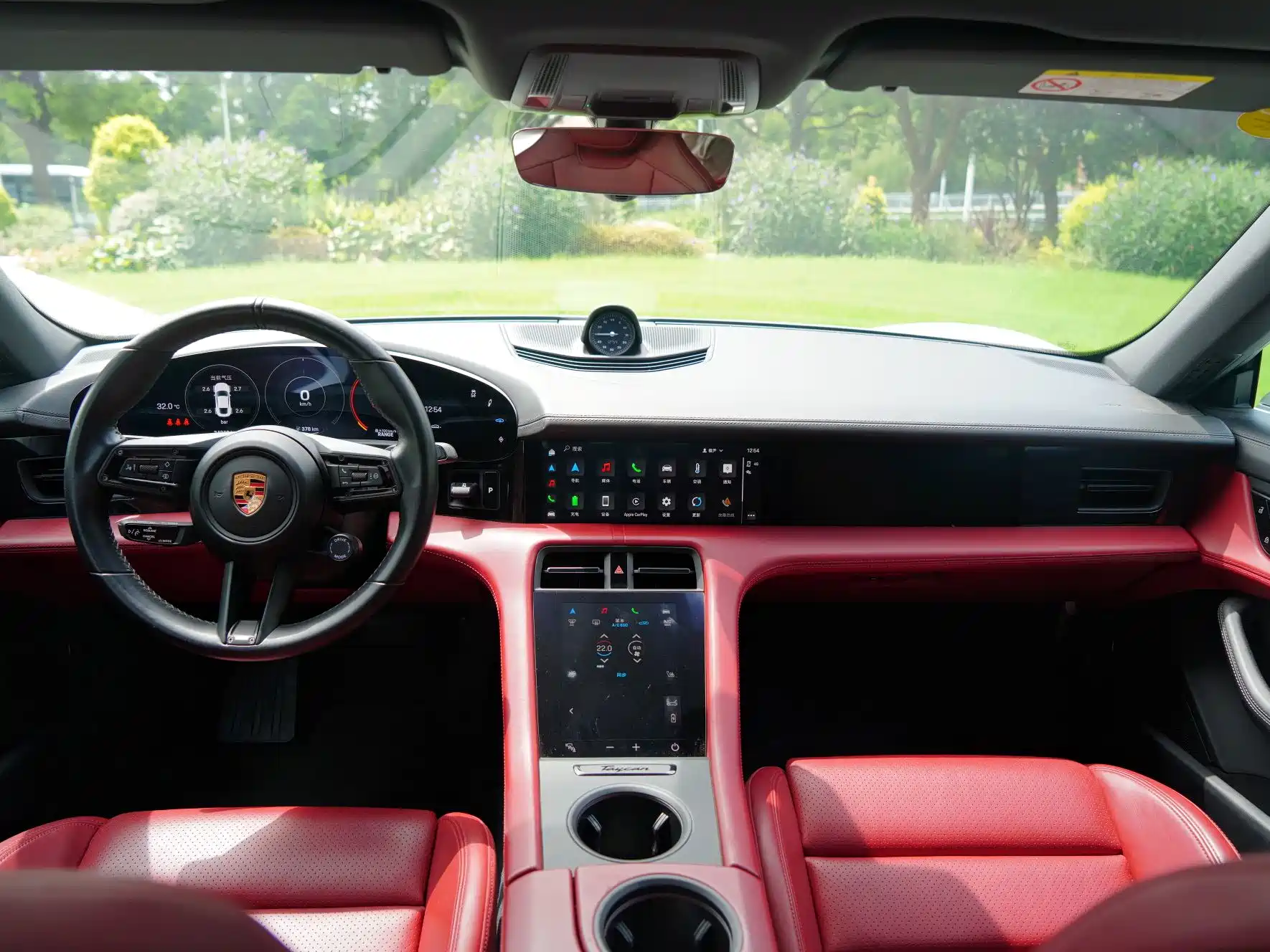Photo 9 - Porsche Taycan