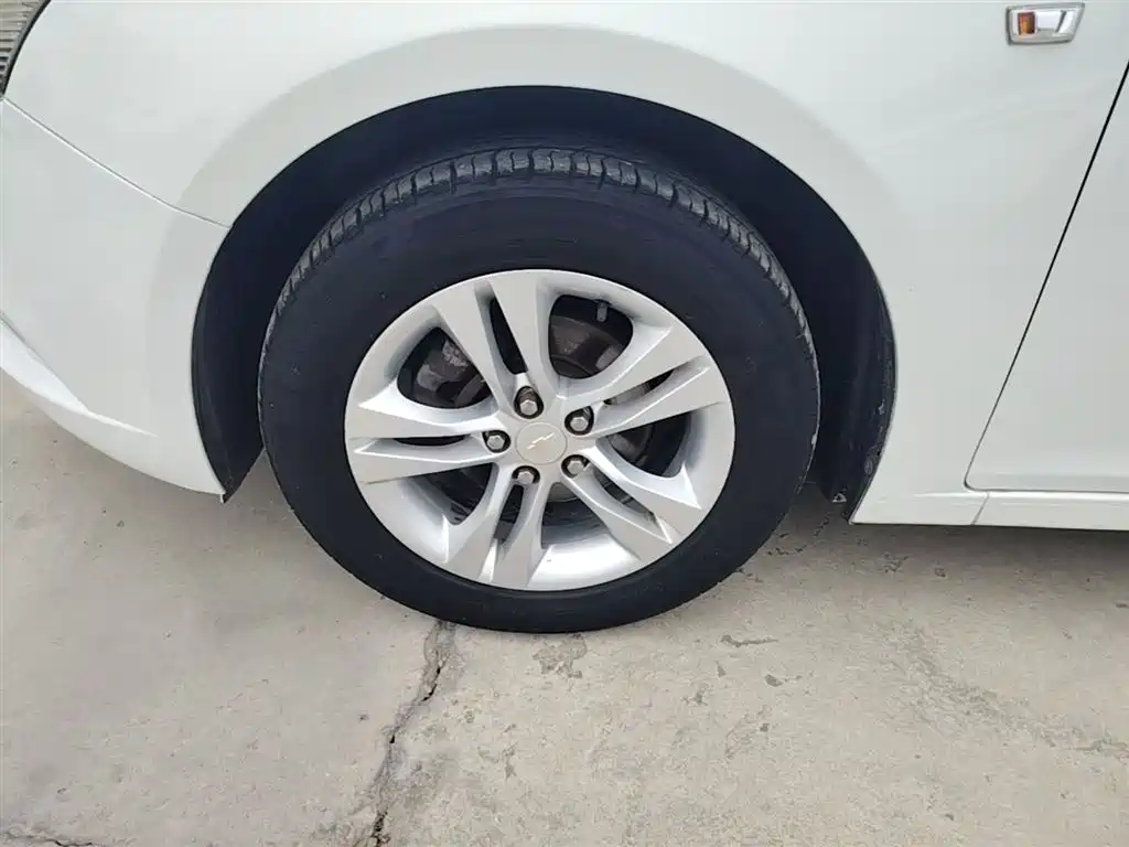 Chevrolet Cruze 2015 1.5L Classic SE AT фото 23