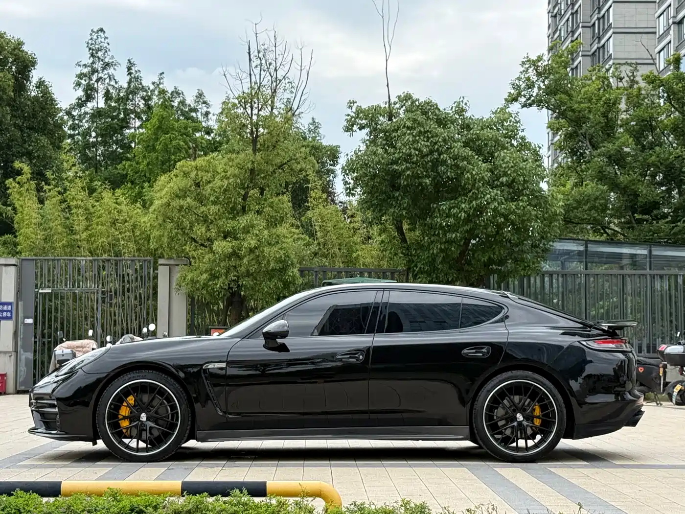 Porsche Panamera 2013 Panamera Platinum Edition 3.6L фото 3