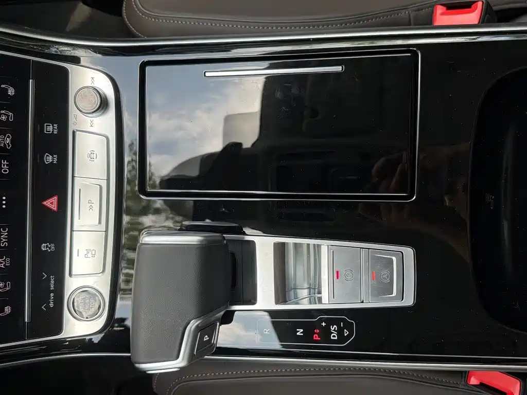 Audi A8 2025 A8L 50 TFSI quattro Exclusive Selection фото 16