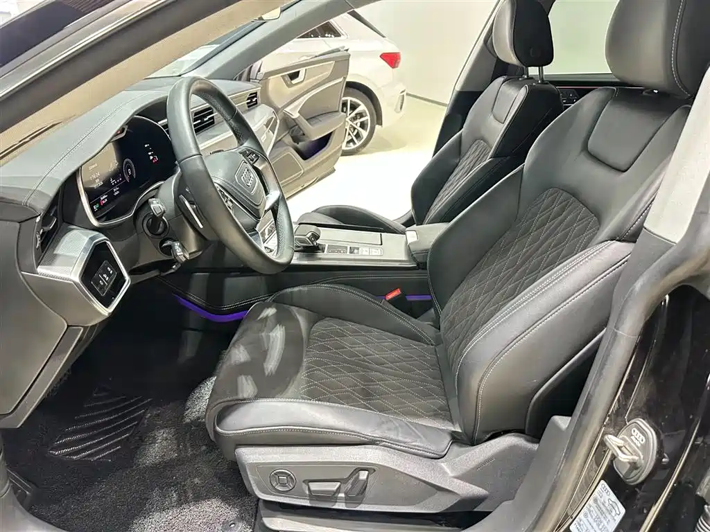 AUDI A7L