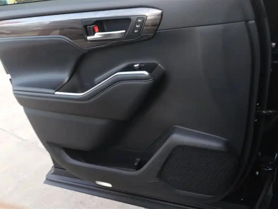 Toyota Highlander 2022 Dual Engine 2.5L 4WD Supreme Edition 7-Seater фото 7