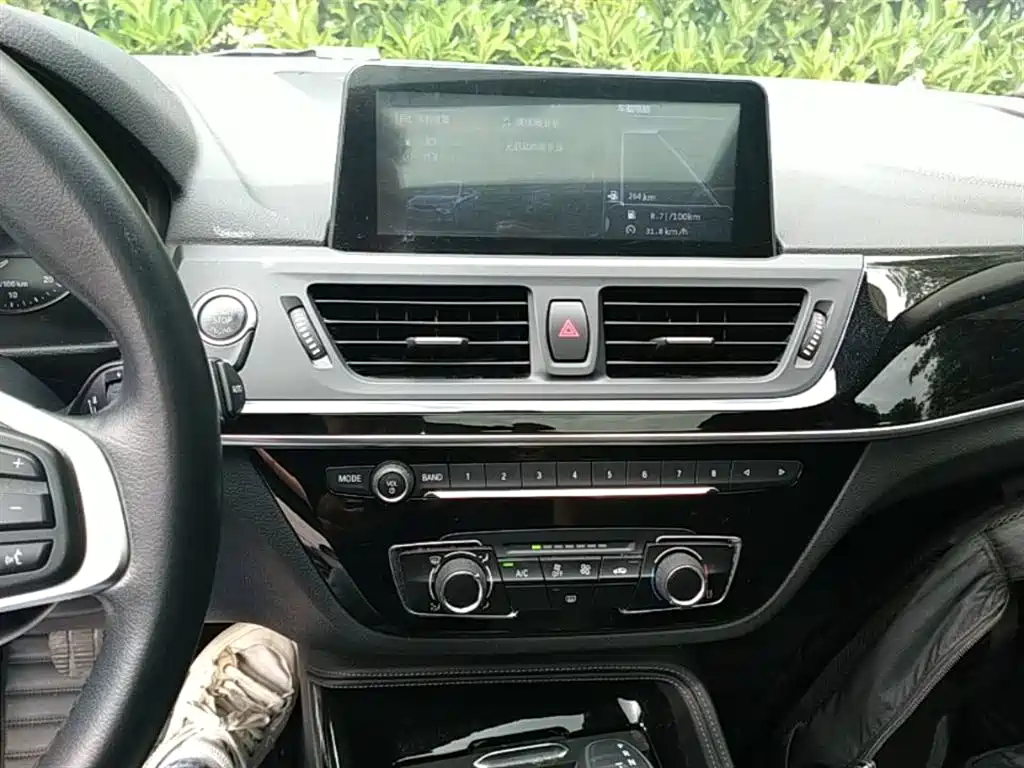 BMW 1 Series 2017 118i Sport фото 13