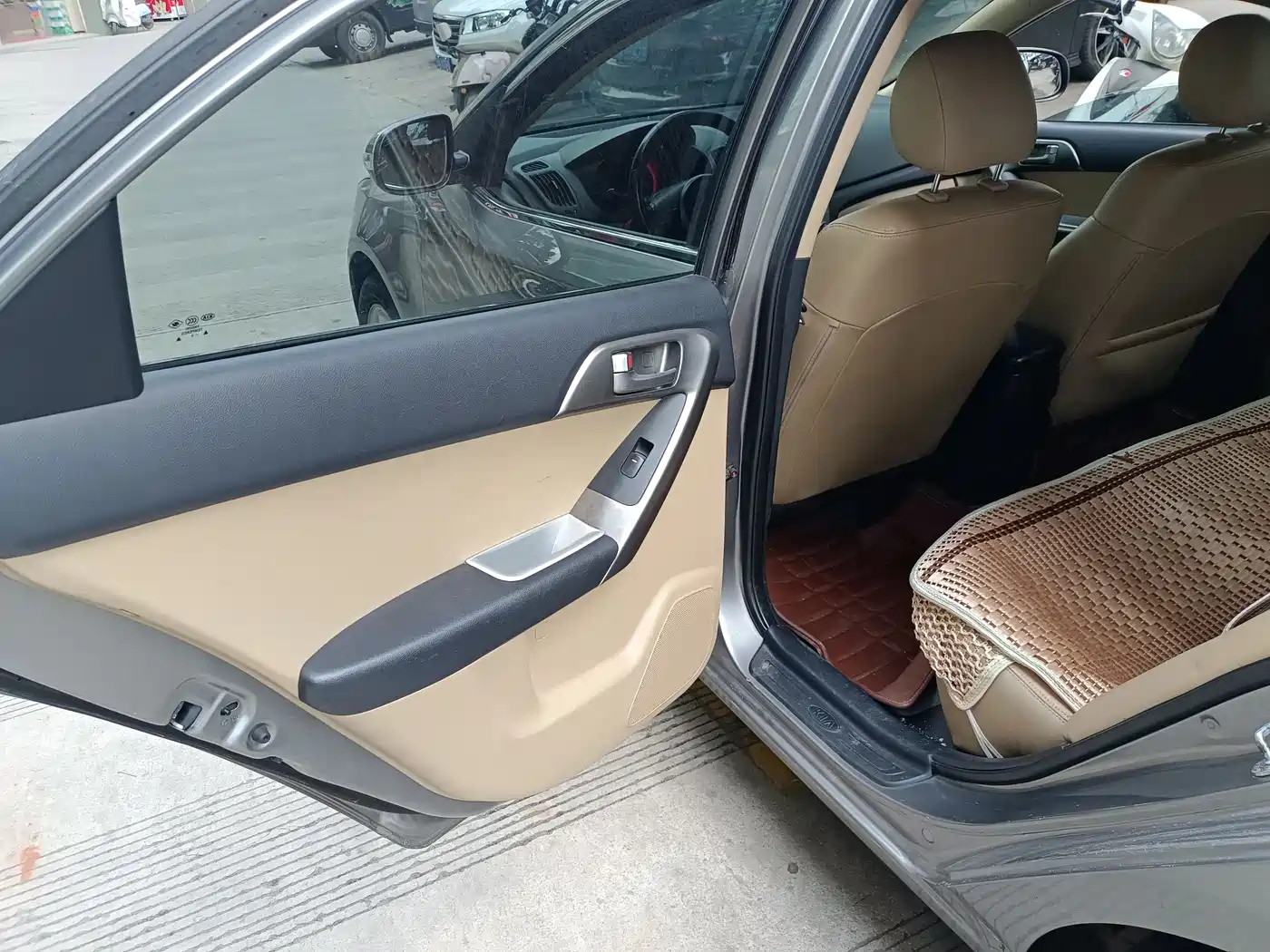 Kia Forte 2009 1.6L MT GLS фото 6