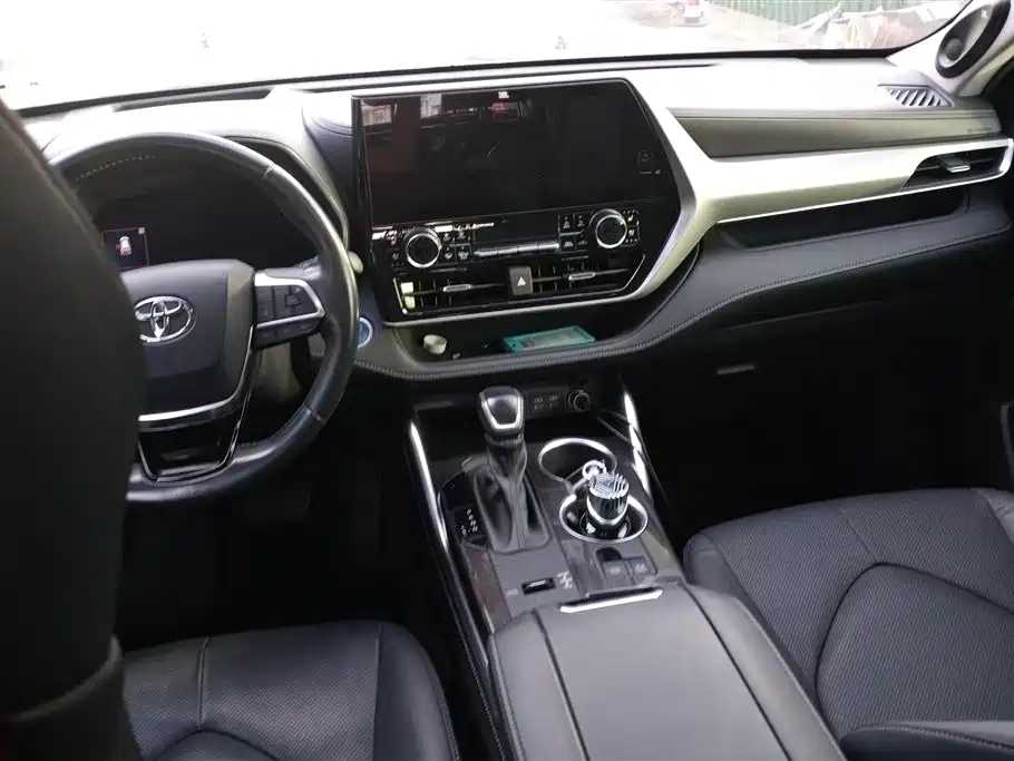 Toyota Highlander 2022 Dual Engine 2.5L 4WD Supreme Edition 7-Seater фото 12