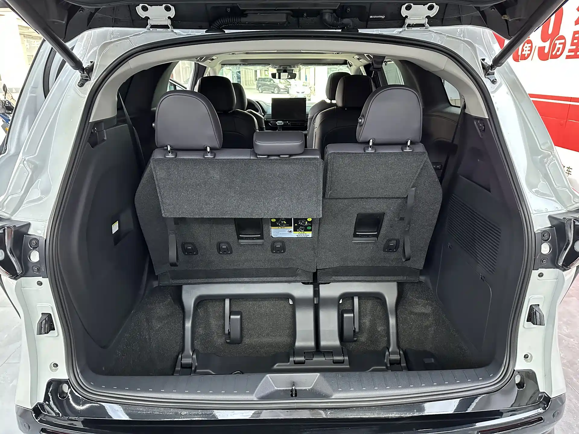 Photo 9 - Toyota Sienna
