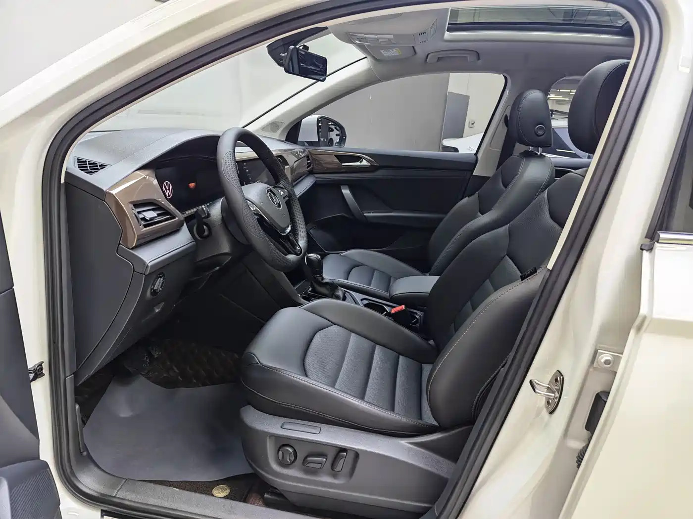Volkswagen Tharu 2022 280TSI FWD Luxury Edition фото 6