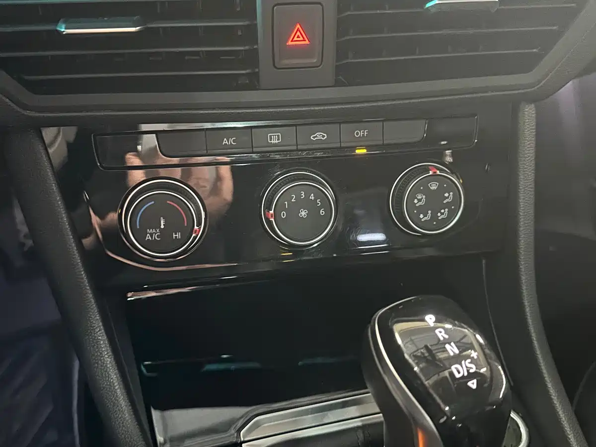 Volkswagen Sagitar 2022 280TSI DSG Surpassing Edition фото 21