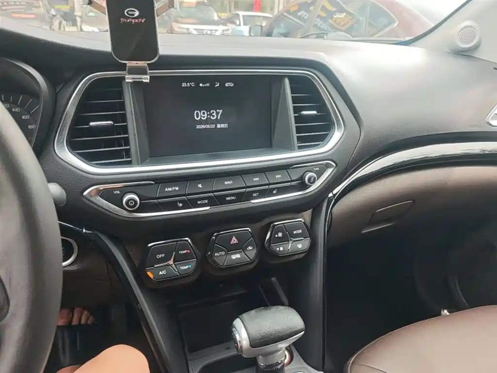 GAC Trumpchi Trumpchi GS4 2017 235T Automatic 2WD Luxury Smart Connected Edition фото 13