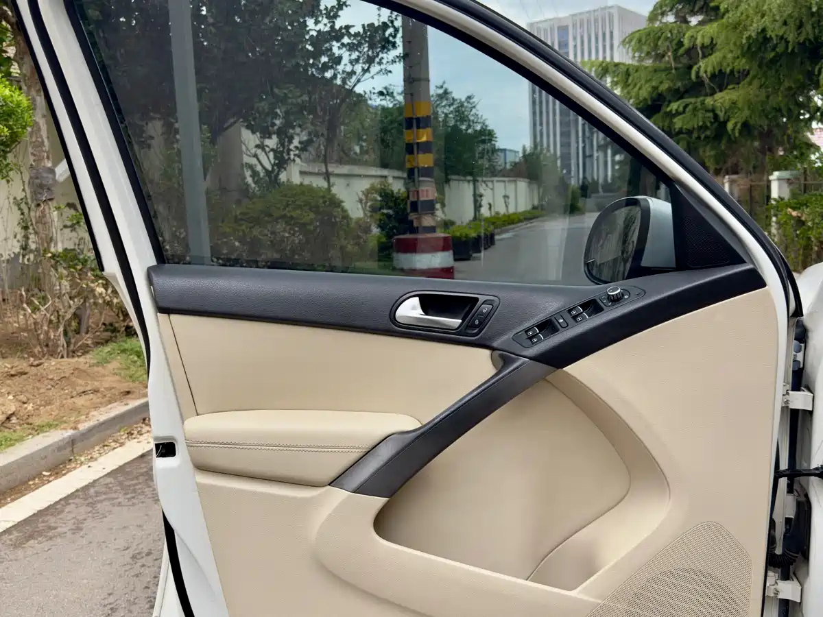 Volkswagen Tiguan 2012 1.8TSI Automatic 2WD Trend Edition фото 9