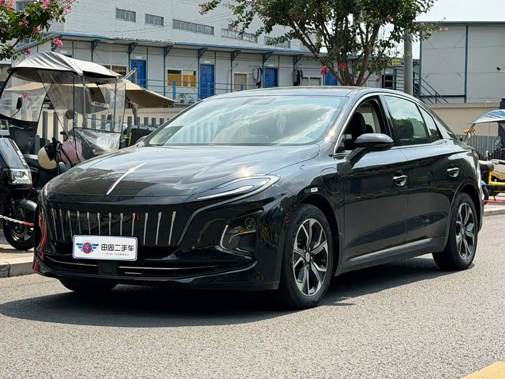 Photo 1 - Hongqi E-QM5
