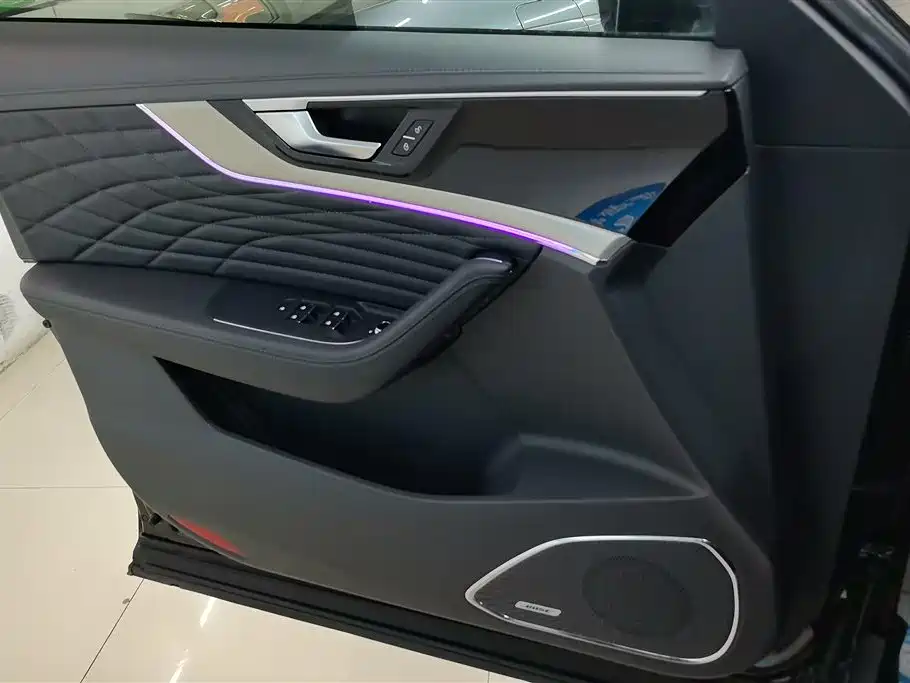 Hongqi HS5 2022 Facelift 2.0T Smart Flag Enjoyment Edition фото 7