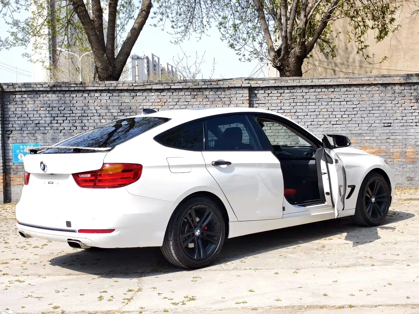 BMW 3 Series GT 2013 320i Style Design Package фото 4