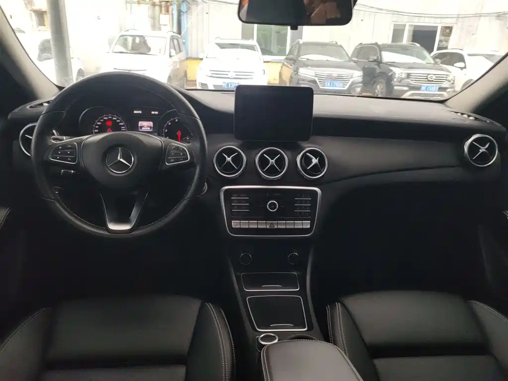 Mercedes-Benz GLA 2017 GLA 220 4MATIC Fashion фото 13