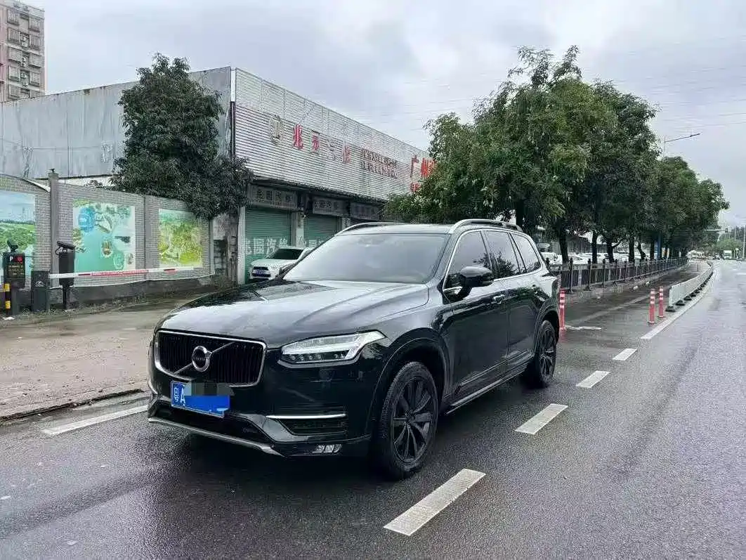 Фото 1 - Volvo XC90